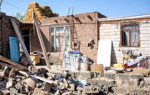 تاکید وزیر بهداشت به مراکز درمانی برای رسیدگی فوری به آسیب‌دیدگان زلزله خوی