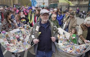 دومین روز تظاهرات فعالان محیط زیست در لندن