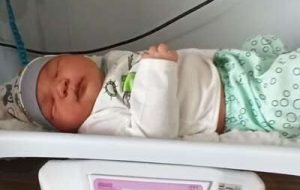 تولد نوزاد پنج کیلویی به روش زایمان طبیعی در قم