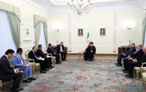 تاکید رئیس جمهور بر ضرورت توسعه مناسبات ایران و مالزی