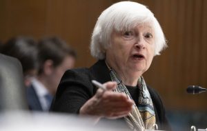 وزیر خزانه داری آمریکا: کاهش رتبه اعتباری کشور غیر قابل توجیه است