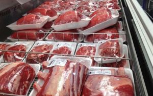 توزیع گسترده گوشت گرم در بازار تهران/ کاهش ۳۰ تا ۴۰ هزار تومانی قیمت