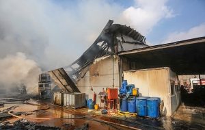 حریق گسترده در گاراژ ضایعات نسیم‌شهر/ ۵ ایستگاه آتش‌نشانی به محل حادثه اعزام شدند