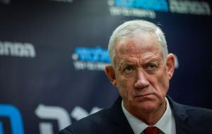 خیز «بنی گانتس» برای سرنگونی نتانیاهو با کمک اعضای حزب لیکود