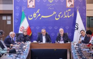 پزشکیان: چرا کانتینرها باید ماه‌ها در بندر بمانند؟