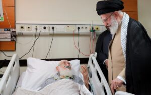 رهبر معظم انقلاب از حضرت آیت‌الله نوری همدانی عیادت کردند