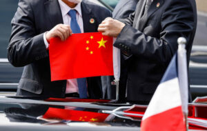 پکن خطاب به پاریس: حق ایران برای استفاده از انرژی هسته‌ای باید تضمین شود