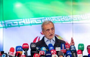 پزشکیان: دفاع از ایران فقط در میدان جنگ نیست، گاهی در یک تیتر درست و یک گزارش دقیق است