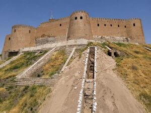 مدیرکل میراث‌فرهنگی لرستان خبر داد؛  آغاز کاوش‌های باستان‌شناسی در تپه فلک‌الافلاک با همکاری سپاه برای ثبت جهانی
