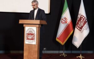 نمایش فیلم «خانه دوست کجاست» با حضور دیپلمات‌های مقیم تهران