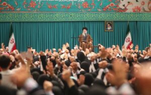 اسلام بر رعایت کامل احترام زن تأکید دارد