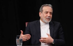 عراقچی: «دست دراز کردن برای دیپلماسی» به این معنا نیست که بمب‌افکن بفرستید