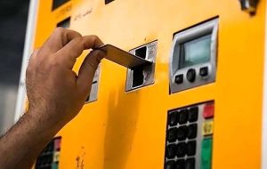 کارت‌سوخت با انتقال سهمیه بنزین به کارت‌بانکی حذف نمی‌شود