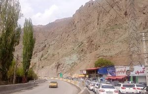 ترافیک سنگین در محور چالوس/ بارش باران در جاده‌های 14استان