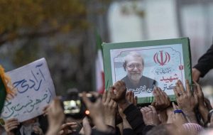 پیکر شهید لاریجانی و فرزندش در حرم حضرت معصومه آرام گرفت