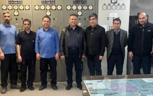 کارکنان نیروگاه‌ها بدون هیچ هراسی پای‌ کار خدمت به مردم ایستاده‌اند