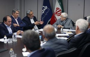 عارف: صنعت نفت در دوران جنگ درخشان ظاهر شد