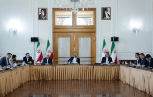 غریب‌آبادی: طرحی را به پاکستان دادیم و توپ در زمین آمریکاست