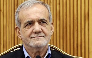 پزشکیان خطاب به معلمان: امید ایران فرزندانی هستند که شما پرورش می‌دهید