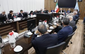عارف: دولت به دنبال افزایش مبلغ کالابرگ است