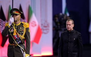 مدودف: ایران سلاحی قدرتمندتر از تنگه هرمز در اختیار دارد