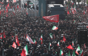 ورود خودروی پیکر آقای شهید ایران به مسیر تشییع در تهران