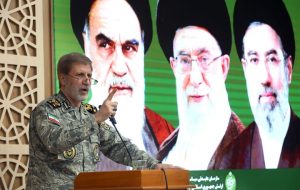 فرمانده کل ارتش: محدودیتی برای دفاع از خود نداریم